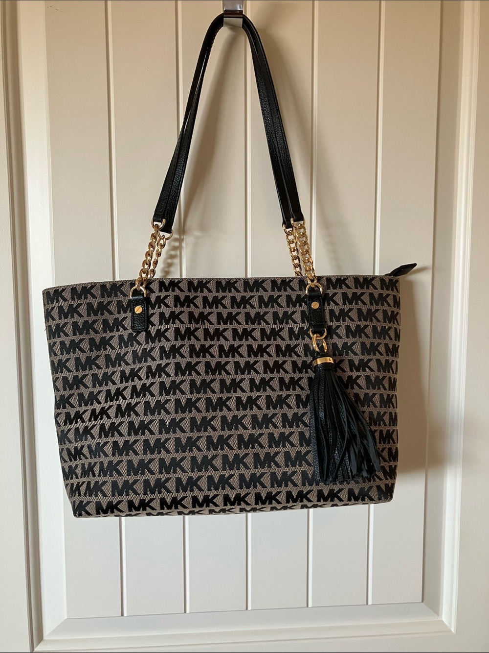 Michael Kors Jet Set East/West Tassel Chain Tote